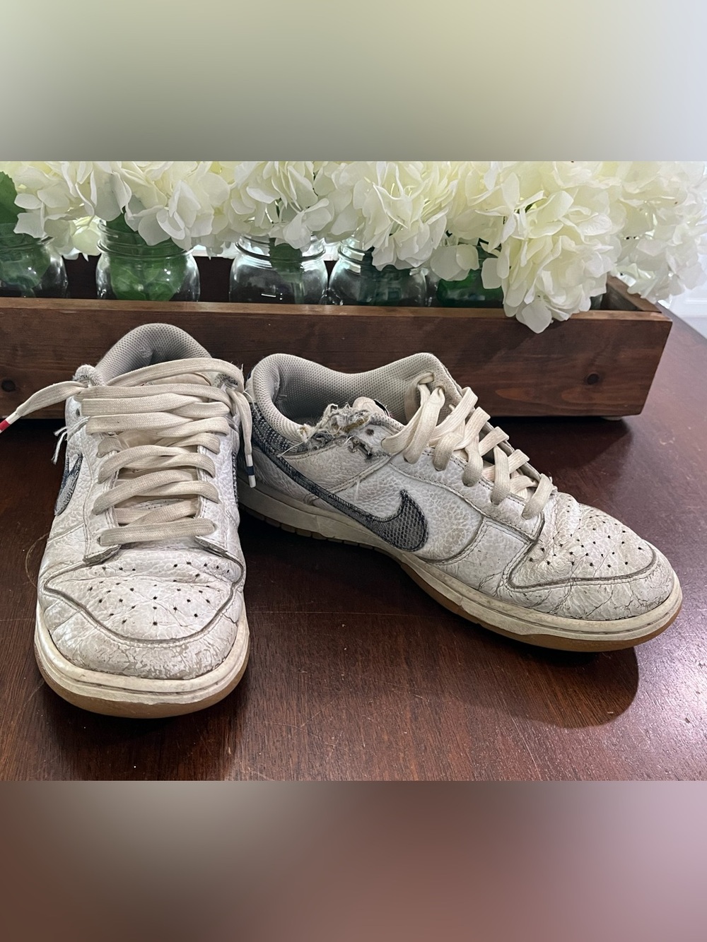Nike White and Black Low-Top Sneakers. Dunks.
